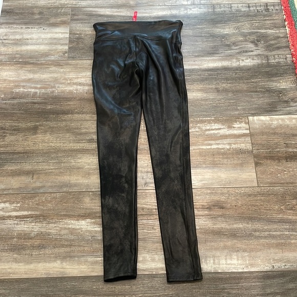 SPANX shiny black faux leather look leggings small - Picture 4 of 8